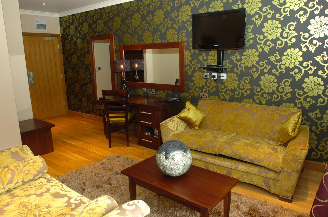 Отель The Bear'S Paw Warmingham Экстерьер фото A suite at the hotel