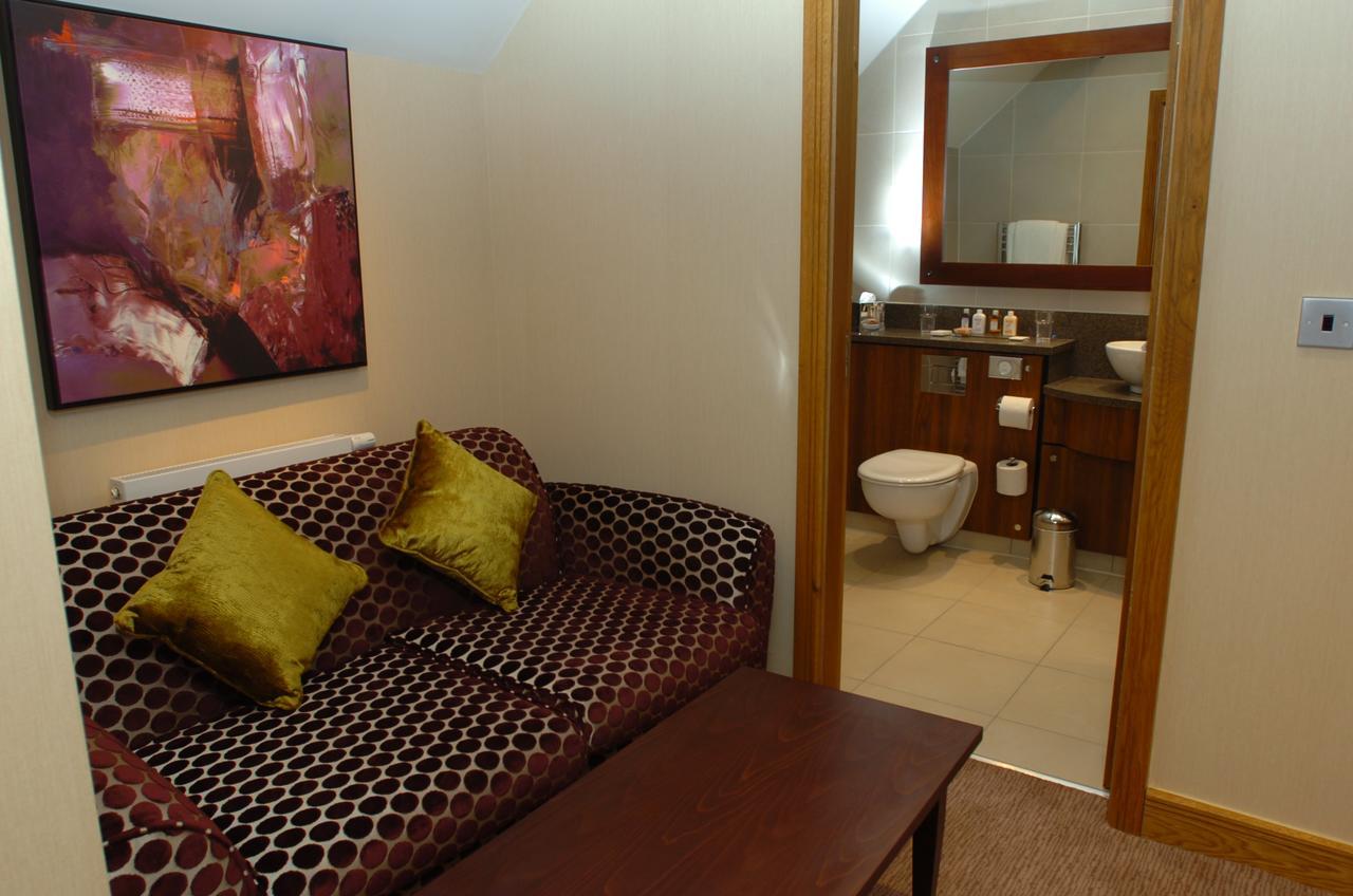 Отель The Bear'S Paw Warmingham Экстерьер фото A room at the hotel