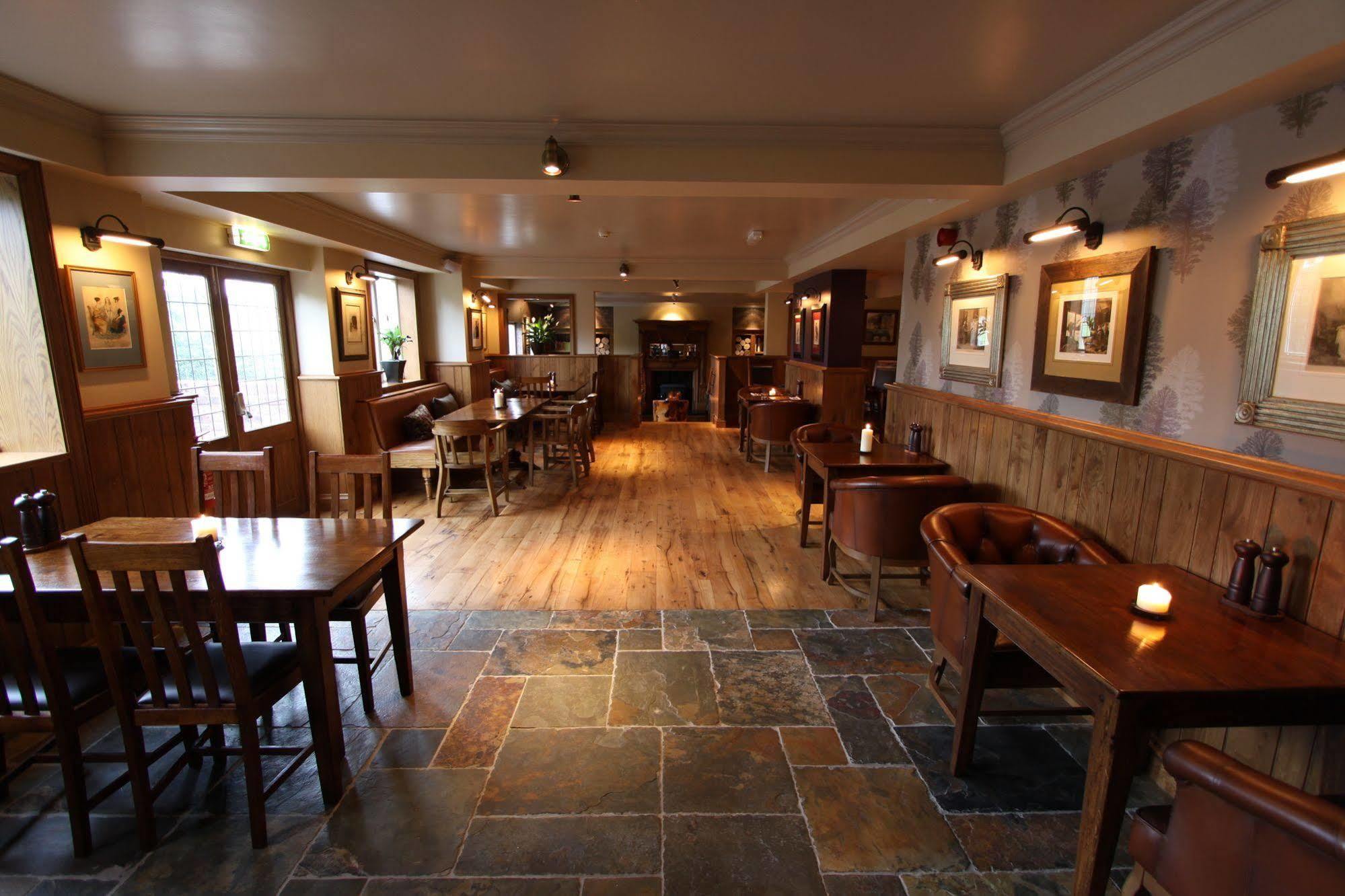 Отель The Bear'S Paw Warmingham Экстерьер фото The interior of the pub