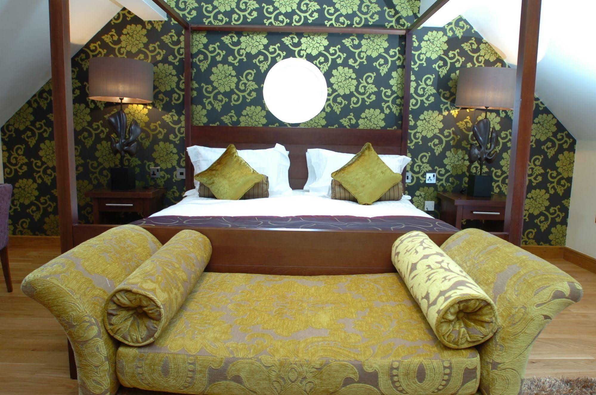 Отель The Bear'S Paw Warmingham Экстерьер фото A bedroom at the hotel