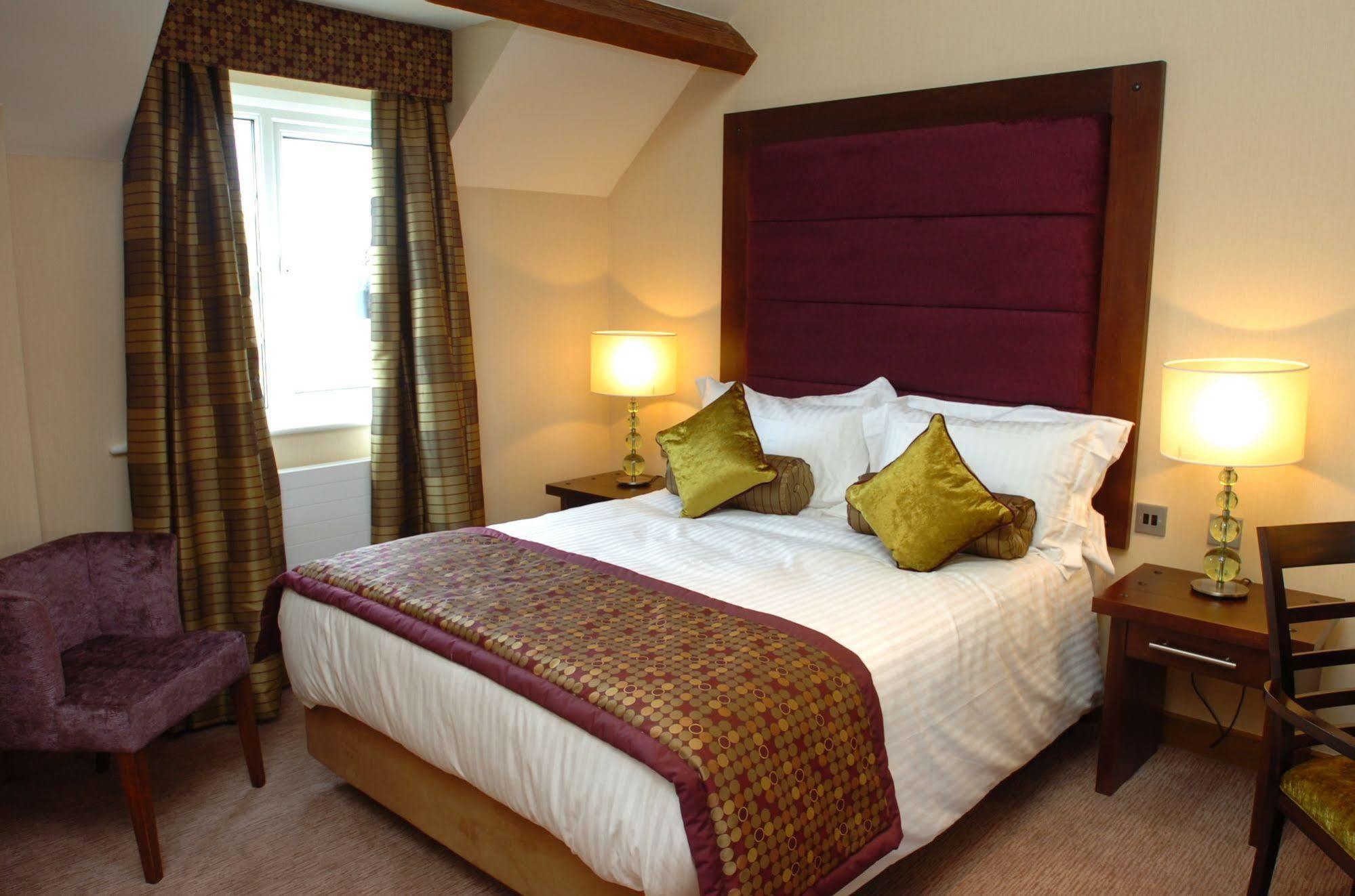 Отель The Bear'S Paw Warmingham Экстерьер фото A bedroom at the hotel