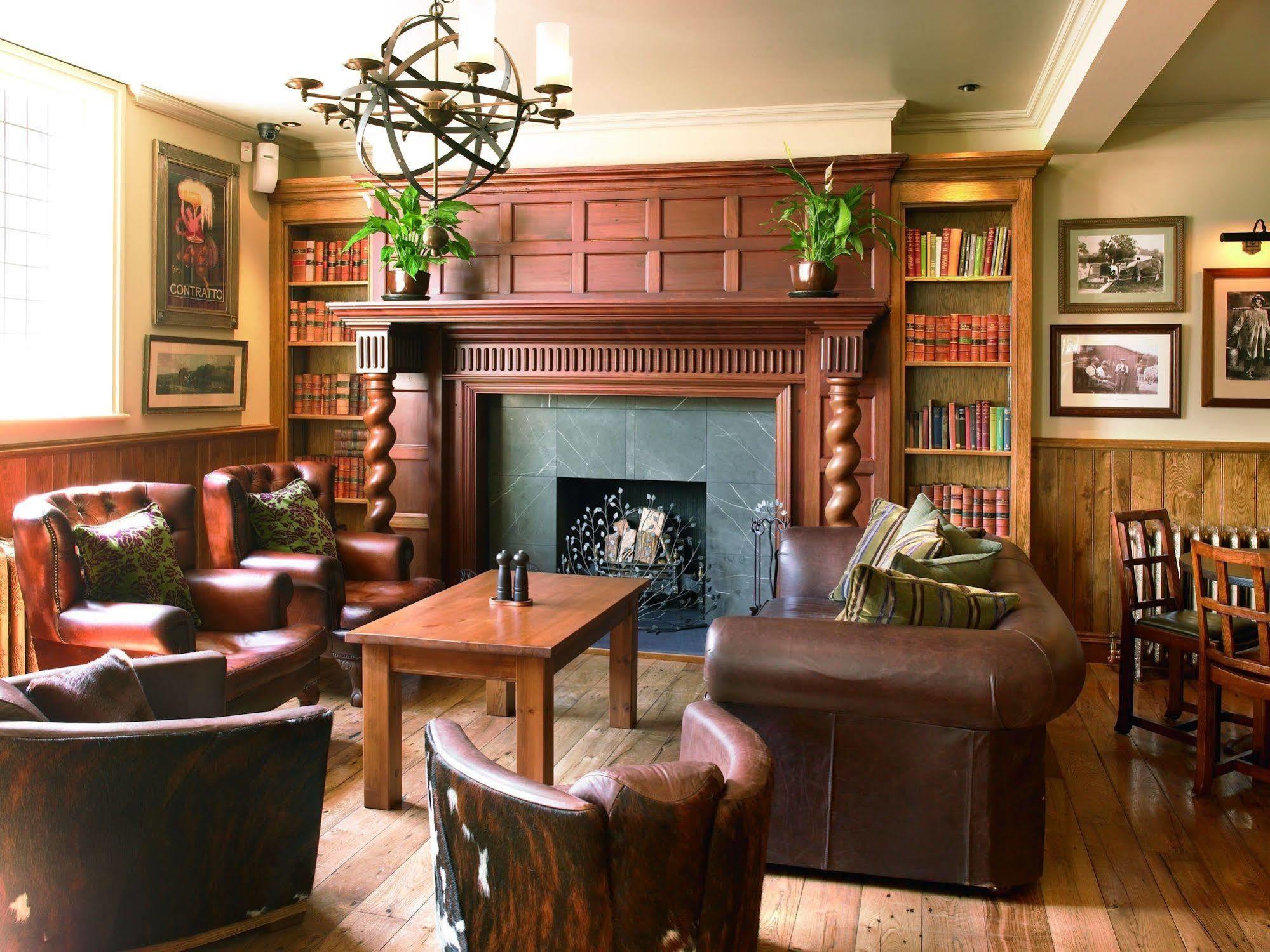Отель The Bear'S Paw Warmingham Экстерьер фото The library at the Old Ship Hotel